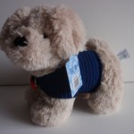  €14,95 Besteln: knuffelhondje met jas blauw Heerlijk zachte knuffel met gehaakt jasje Grootte 26cm